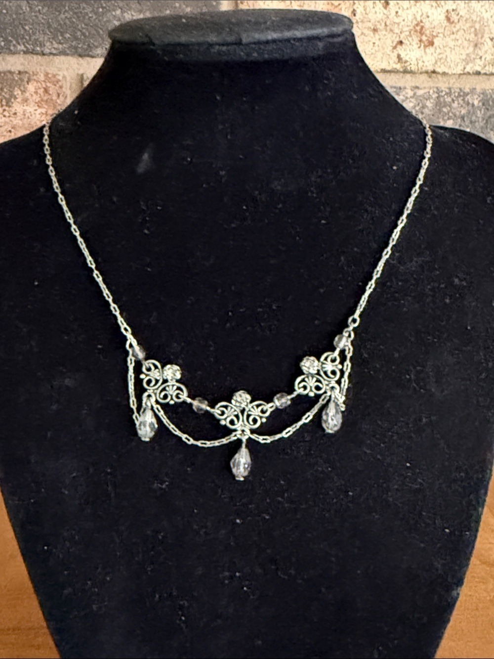 Vintage silvertone dainty lavender teardrop beads rhinestone & filigree necklace